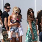 패리스힐튼 가족들과 <b>말리부</b>에