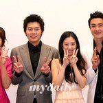 현빈의 <b>독특</b>한 미소 사진들 '입만웃는다'