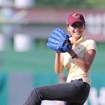 시구하는 한성주아나운서, 개념<b>복장</b> 하고 갔네~