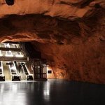 <b>원시시대</b> 동굴로 들어선 느낌?! 스톡홀름의 지하철