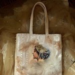 <b>여성적</b>이고 낭만적인 그녀를 위한 가방들