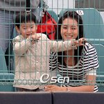 이승엽 부인 이송정과 아들 <b>은혁</b>이, 대만 야구장에서