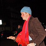 새벽에 술취해 헤롱헤롱~미모의 <b>여인</b>과 술마신 해리 왕자