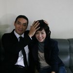 한지민에게 장난치는 <b>신성우</b>, 머리가 손바닥만해~!