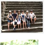 <b>놀러</b>간 배두나. 손에서 휴대폰을 안 놓네