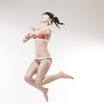 비키니 입고 공중<b>부양</b>하는 자밀라? 지못미