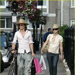 가슴축소 수술하고 싶다는 헐리웃 납작가슴 키이라 나이틀리