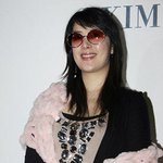 이병헌 동생, <b>어색</b>한 럭셔리패션으로 패션쇼에 모습 드러내다!