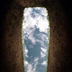 살아있는 자는 볼수없는 <b>하늘</b>