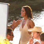 수영복 입은 할리<b>베리</b>, 글래머 몸매 여전하네~