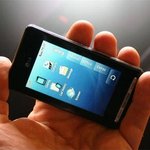 명품 프라다폰 베일 벗다