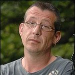 바람난 부인의 얼굴을 등에 문신을 새겨?