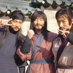 카리스마 송일국도 사진찍을땐 귀엽게 얼짱<b>포즈</b>