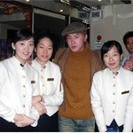 <b>한잔</b>걸친 유노윤호 누나들과 찰칵