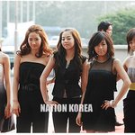 레드카펫 위! 더욱 섹시해진 원더걸스~컨셉은 어깨 <b>노출</b>?