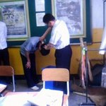 선생님이 직접 해주시는 훈훈한 무료 <b>이발</b>장면..