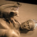술취한 패리스 <b>팅커벨</b>과 조각상으로 만들어져 청소년에게 경종을