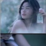 새 씨엡속 전지현, <b>속살</b> 다비치는 의상?