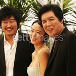 칸에서 밀양 팀(전도연,송강호,<b>이창동</b>감독) 사진들