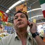 고추가 맵지 않어~ 눈으로도 고추를 먹는 엽기적 아저씨ㅎㅎ;;