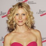 기네스 펠트로 파티에서 핑크<b>홀릭</b> 드레스