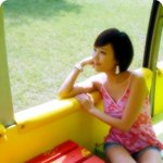 별, 놀이터에서 <b>핫팬츠</b>와 나시티로 귀여운 매력~