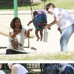 아직 한살도 안된 딸과 놀이터 <b>놀러</b> 나온 할리 베리~