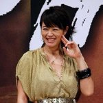 김혜수, 금드레스-금목걸이-금귀<b>고리</b>까지..
