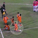 축구장 <b>잔디</b>에 실례하면 기분이 어떤가여?