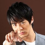 카메라가 뚫어져라 쳐다보는 <b>전진</b>!