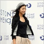바람때문에 치마가 유난히 휘날리는 장신영