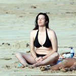 해변가의 <b>리브</b>타일러, 뱃살은 어떻게 해야할지;;