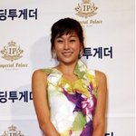 안연홍 결혼식 온 <b>현영</b>, 이번 옷은 노출 안 심하네?ㅎ