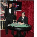 <오션스13> 디비디 <b>런칭</b>파티 현장에 조지클루니와 브래드피트 밀납인형