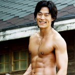 이서진, 숨겨뒀던 근육질 몸매 공개