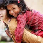 '친절한 <b>두나</b>씨' 네팔에서 만난 7살 소녀와 자매 결연~