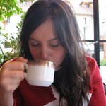 해외에선 지금 차 마시는 포즈 대 유행!