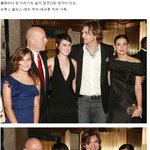 한자리에 모인 브루스 윌리스-<b>데미</b> 무어 가족