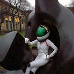 이제 우주복도 패션러블하게