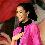 <b>분홍</b> 망사에, 미니스커트! 제작발표회에 온 이다해