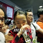 귀국한 전도연, 옆에서 경호하는 남자 혹시 <b>이정</b>?