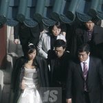 아리따운 신부 '전도연' 검은<b>무리속</b>에서 더욱 빛이나는..