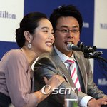 12월 10일 결혼하는 이민영 커플 기자<b>회견</b> 사진