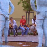 재미있고도 <b>민망</b>한 거리의 조각품들