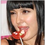 '색시몽 <b>리턴즈</b>'에 나오는 자밀라, 어딜봐서 20대???