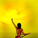 앰프, 파격적인 누드 포스터 공개