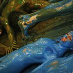 정열적으로 화끈하게 누드 퍼포먼스~