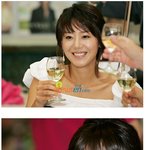 윤정희,, 행복한 여자 종방연에서-- <b>단아</b>한 미소
