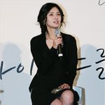 아직도 뭔가 <b>어색</b>한 장서희