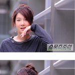 <b>소박</b>한 코디가 돋보이는 이지아, 얼굴이 좀 긴거 같은데...